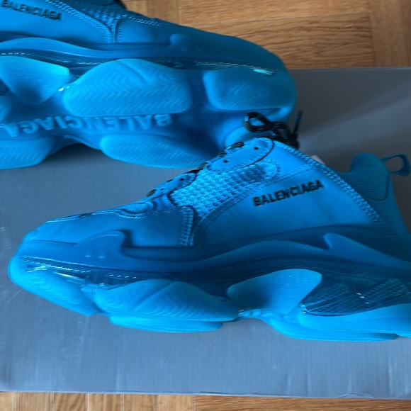 Brand new with dust bags triple s Balenciaga never worn Authentic or money back - Picture 3 of 9